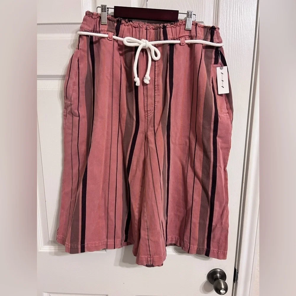 Anthropologie, NWT, Pilcro Cropped PJ Wide-Leg Jeans, Medium in Purple Motif - Picture 6 of 10
